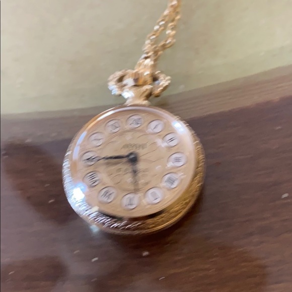 Avon designer 17 jewel watch with chain and case - Picture 10 of 12